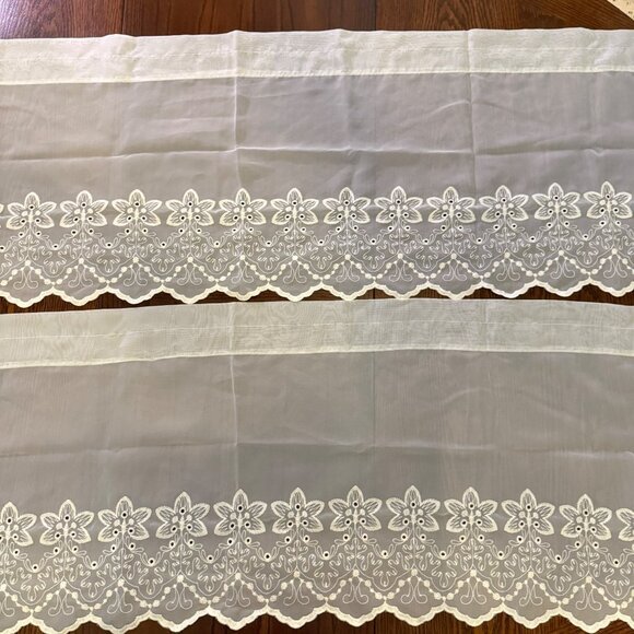 Pair Of Sheer French White Embroidered Valance Curtains 17.5 x 57 Made in France - Picture 1 of 9